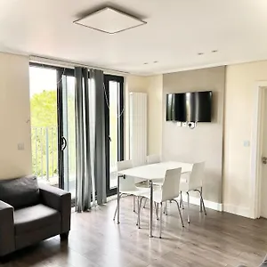 luxurious-2-bedroom-flat-in-central.brighton-hotels-england.com/